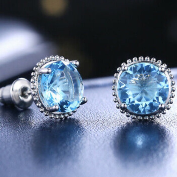 NEW 925 Sterling silver Diamond Stud Earrings - Picture 3 of 7